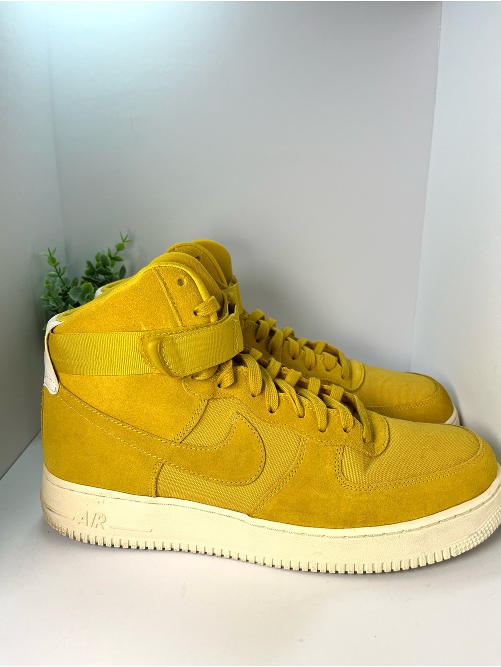 Nike Air Force 1 High ’07 Suede Yellow Ochre AQ8649-700 Men’s Size 11.5
